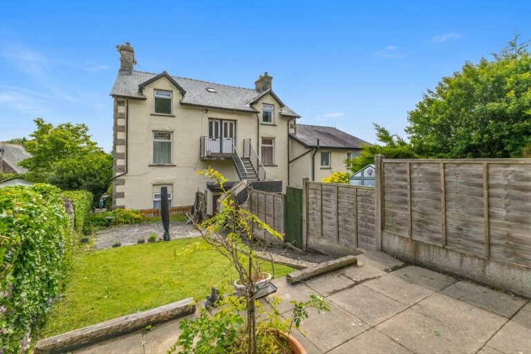 East View Kents Bank Road Image